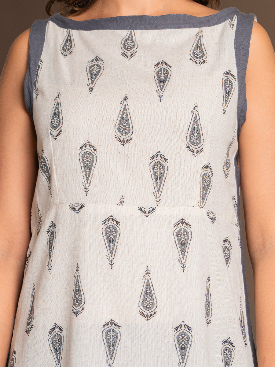 Sleeveless Printed Linen-Cotton Dress – Soft Grey Elegance